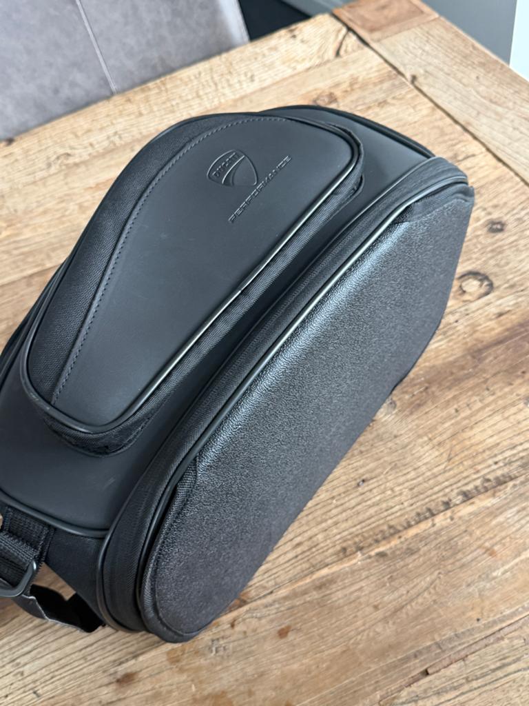 Ducati diavel v4 magnetische tanktas - Zo goed als nieuw, Ophalen of Verzenden, Zo goed als nieuw
