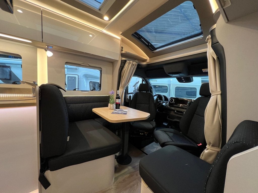 Hymer Tramp 680 S automaat, enkele bedden , dak airco, fiet, Automaat, Ringverwarming, Afzuigkap, Tot en met 2