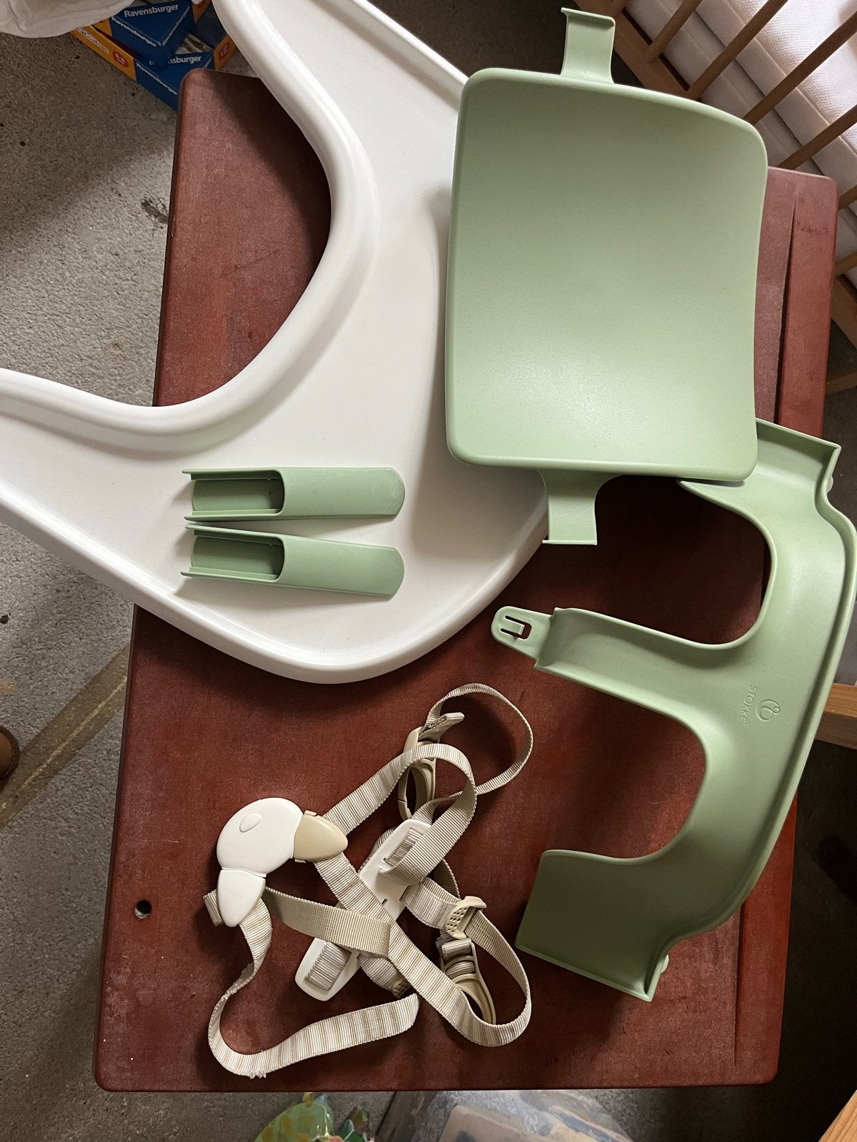 Stokke Tripp Trapp babyset, tafelblad en tuigje, Kinderen en Baby's, Ophalen, Gebruikt, Meegroeistoel, Afneembaar eetblad