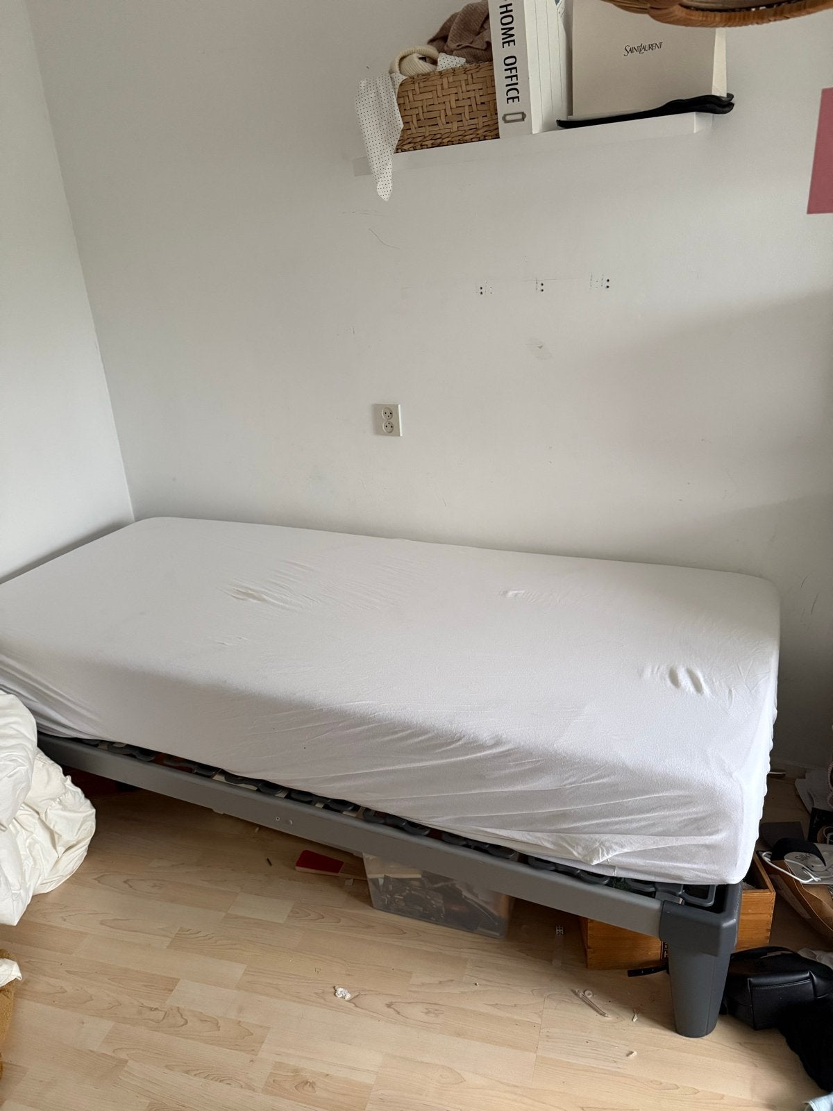Eenpersoonsbed 200x90 cm met lattenbodem, Gebruikt, 90 cm, Eenpersoons, Ophalen of Verzenden