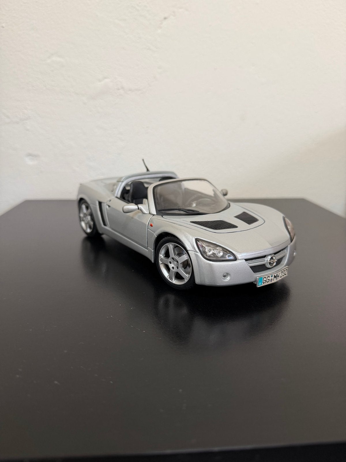 1:18 Maisto Opel Speedster, Hobby en Vrije tijd, Modelauto's | 1:18, Ophalen, Zo goed als nieuw, Auto, Maisto