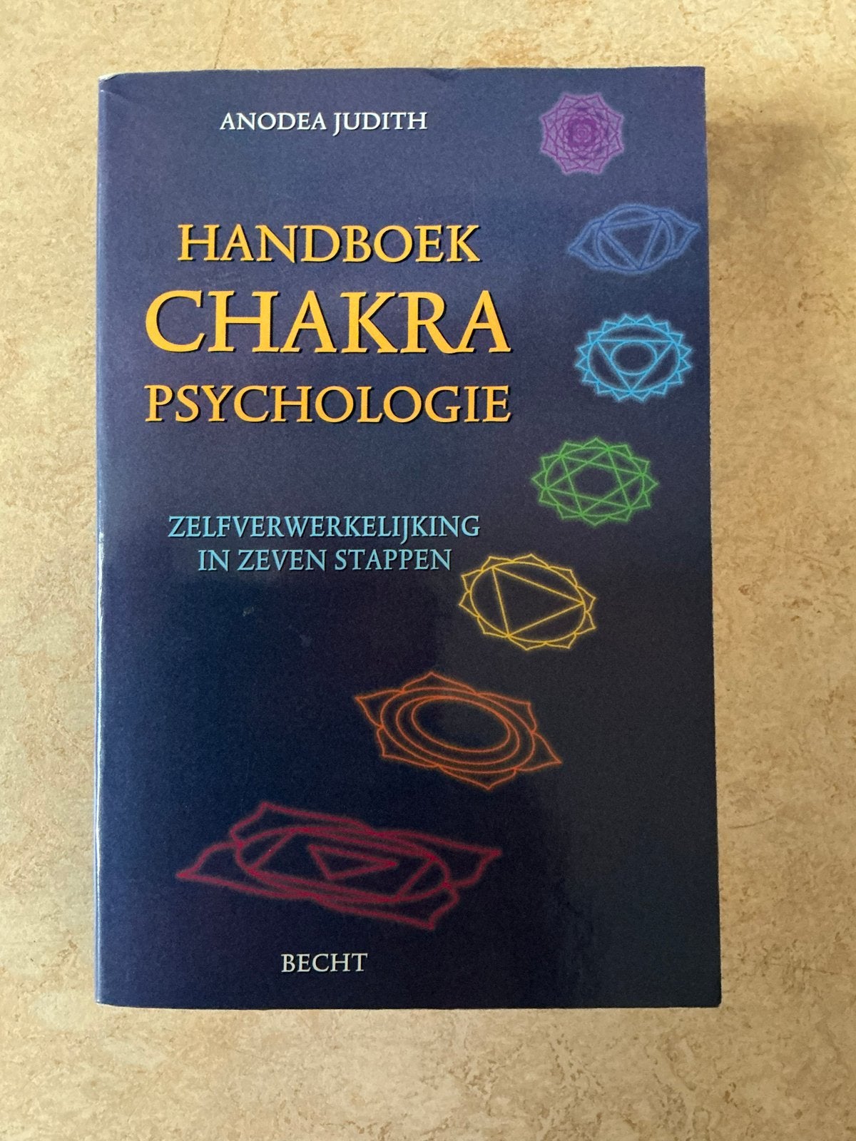 Handboek Chakra Psychologie - Zelfverwerkelijking, Ophalen of Verzenden, Zo goed als nieuw, Spiritualiteit algemeen, Instructieboek