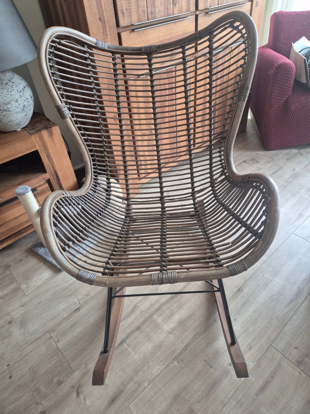 Rotan schommelstoel met beschadiging, Ophalen, Gebruikt, Bruin, Eén
