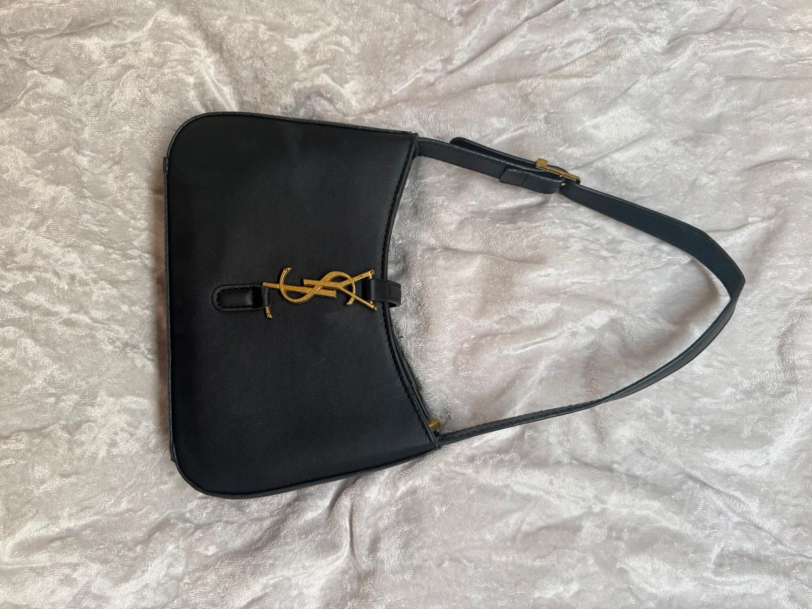 Chique Zwarte Schoudertas met Gouden YSL Logo, Ophalen of Verzenden, Zo goed als nieuw, Zwart, Schoudertasje