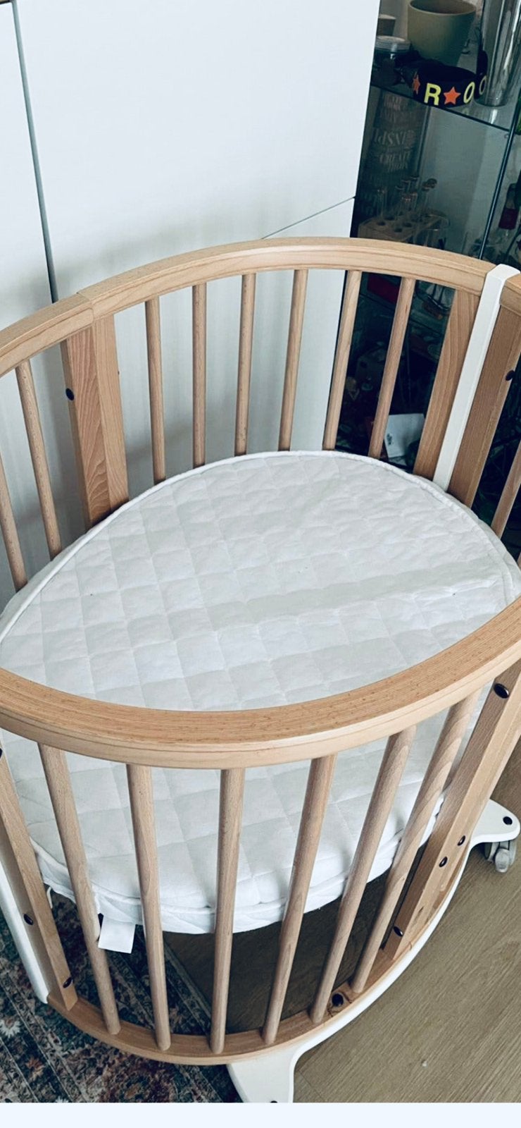 Stokke Sleepi Mini wieg + ledikant- lichte houtkleur, Kinderen en Baby's, Babywiegjes en Ledikanten, Ophalen, Zo goed als nieuw