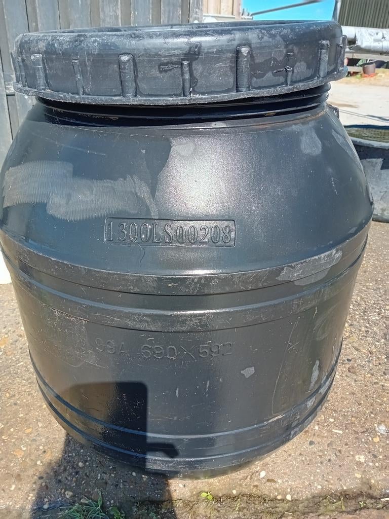 2x een 190 liter vat water/vloeistof, Ophalen