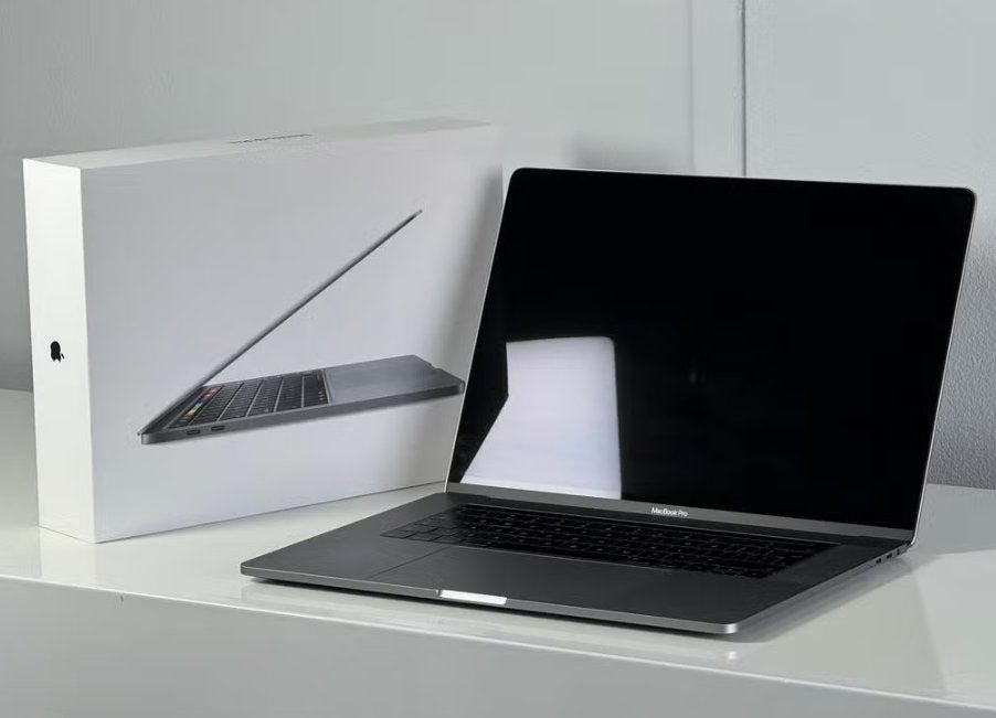 APPLE MACBOOK PRO 15 INCH TOUCHBAR INTEL i7 16GB 256GB GRAY, MacBook Pro, 256 GB, 2 tot 3 Ghz, Ophalen of Verzenden