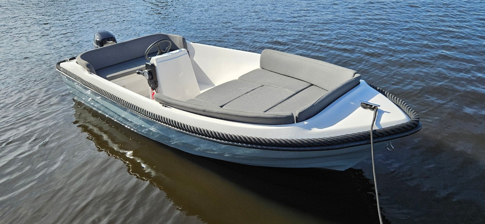 Keurige sloep Gentle 435 + 9,8pk Tohatsu + trailer (2024), Watersport en Boten, Ophalen, Overige merken, Tot 10 pk, Viertaktmotor