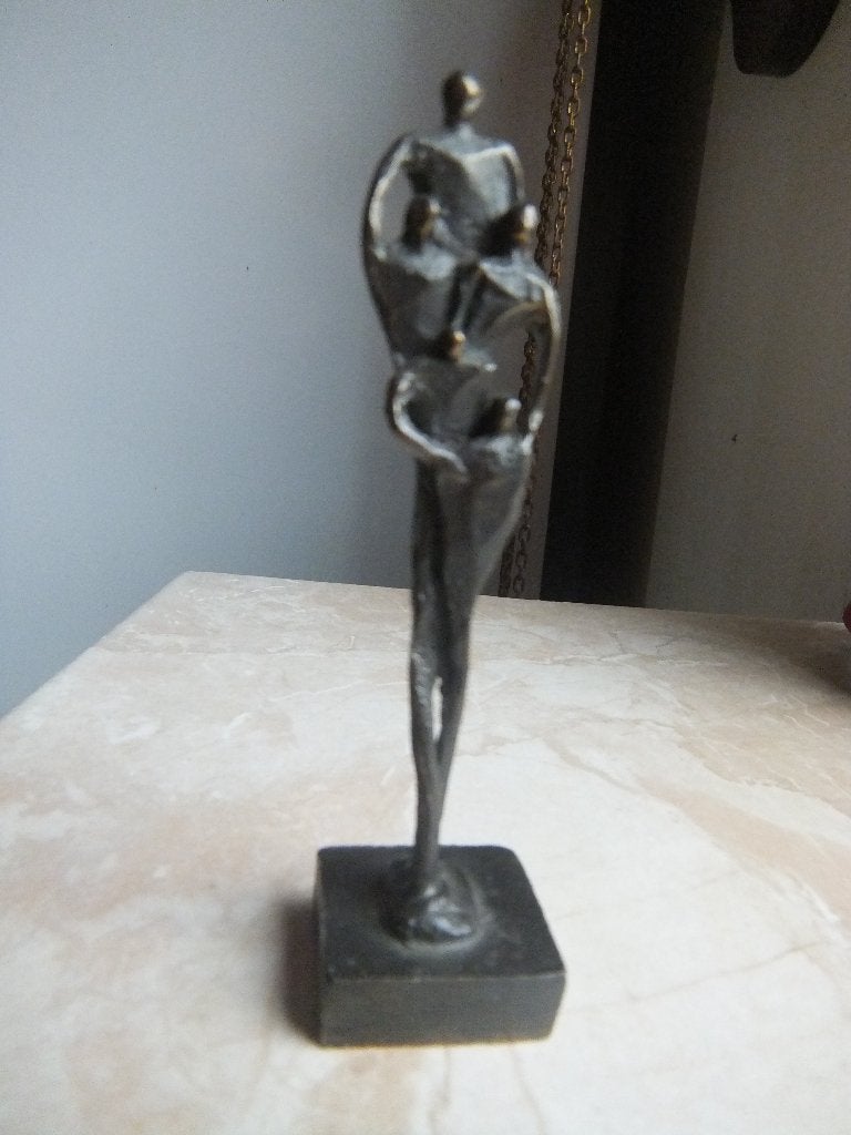 Bronzen beeldje : “Het Gezin” van Corry Ammerlaan, Groep mensen, Minder dan 20 cm, Ophalen of Verzenden, Brons