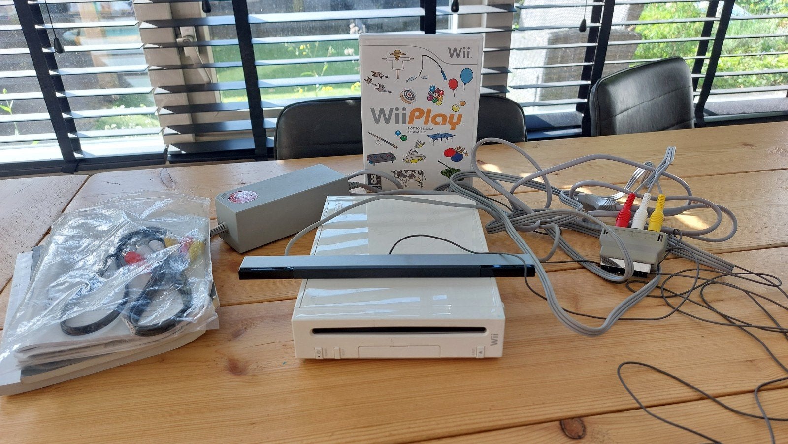 Wii console met Wii Play game en accessoires, Spelcomputers en Games, Spelcomputers | Nintendo Wii, Gebruikt, Zonder controller