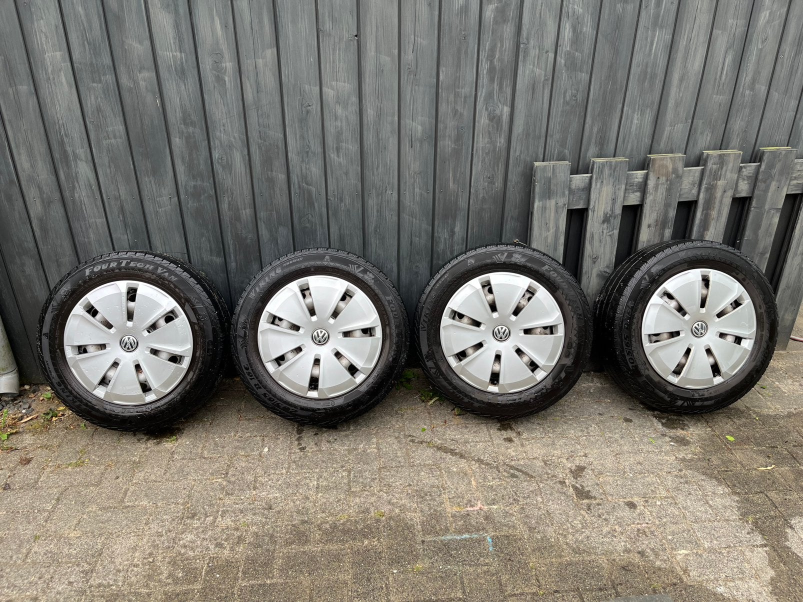 Stalen velgen 205/65/16 met originele VW wieldoppen, Ophalen
