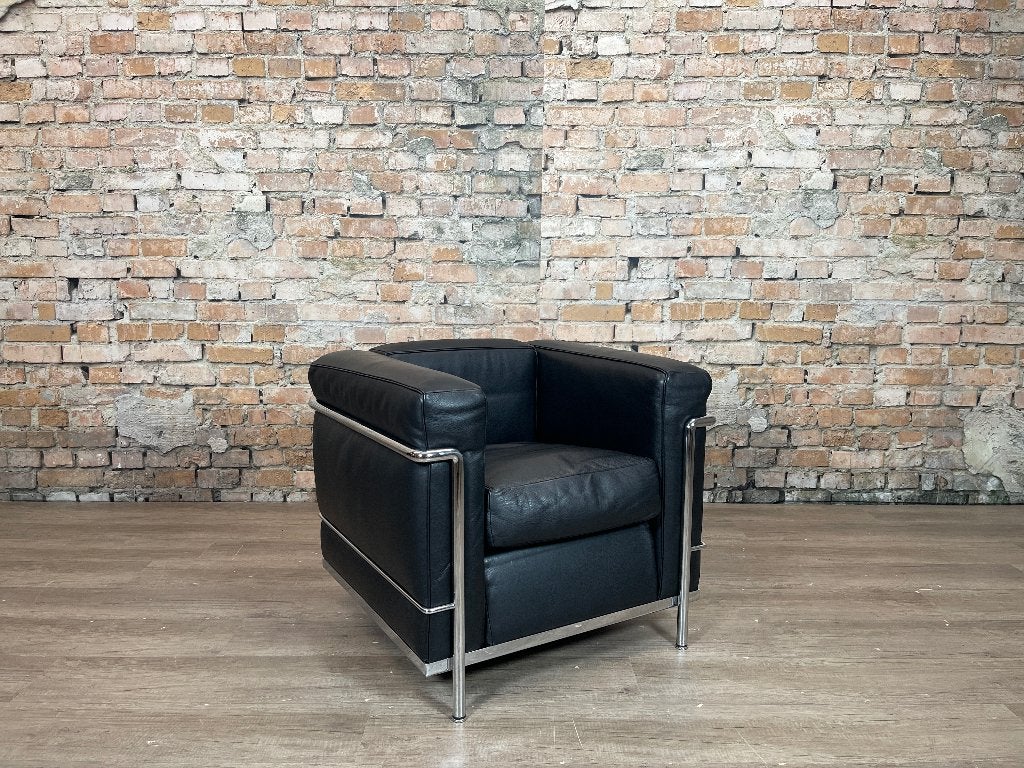 Cassina LC2 – Zwart leer | Le Corbusier, Huis en Inrichting, Fauteuils, Ophalen, Design, 75 tot 100 cm, Zo goed als nieuw