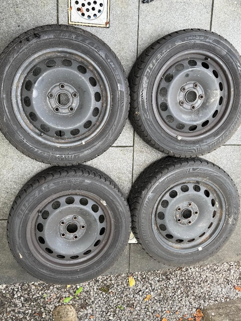 Bridgestone Blizzak LM-32 Winterbanden 205/55 R16 op velgen, Ophalen, Gebruikt, Skoda