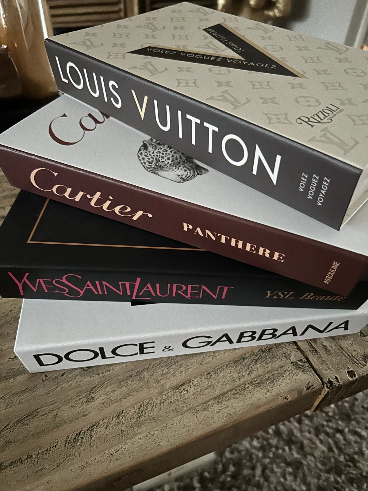 Luxe decoratieboeken: Chanel, Louis Vuitton, Prada, Cartier, Ophalen of Verzenden, Zo goed als nieuw, Wereld overig