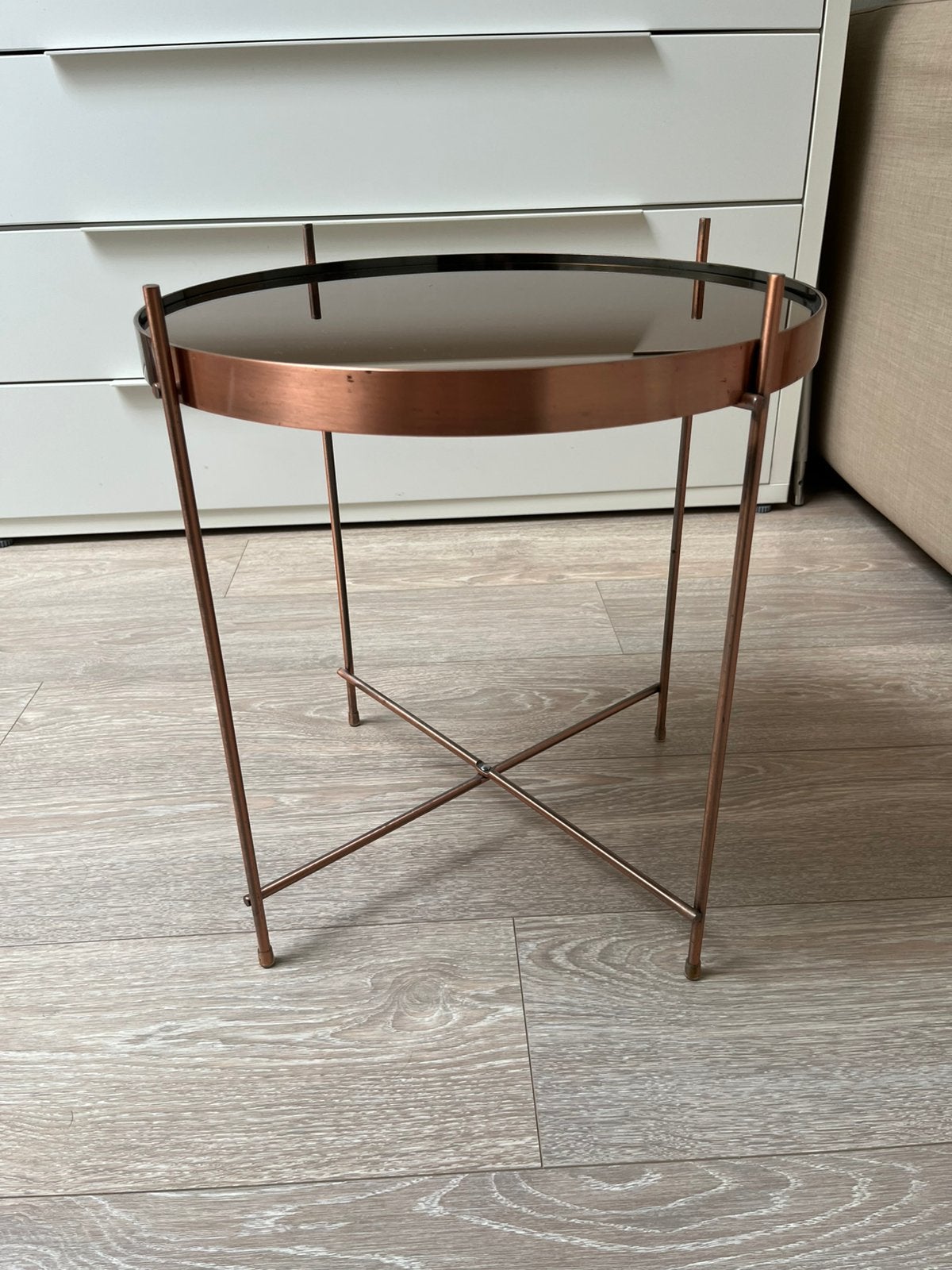 Zuiver bijzettafel met koperen frame en spiegelblad, 45 tot 60 cm, Minder dan 55 cm, Metaal of Aluminium, Rond