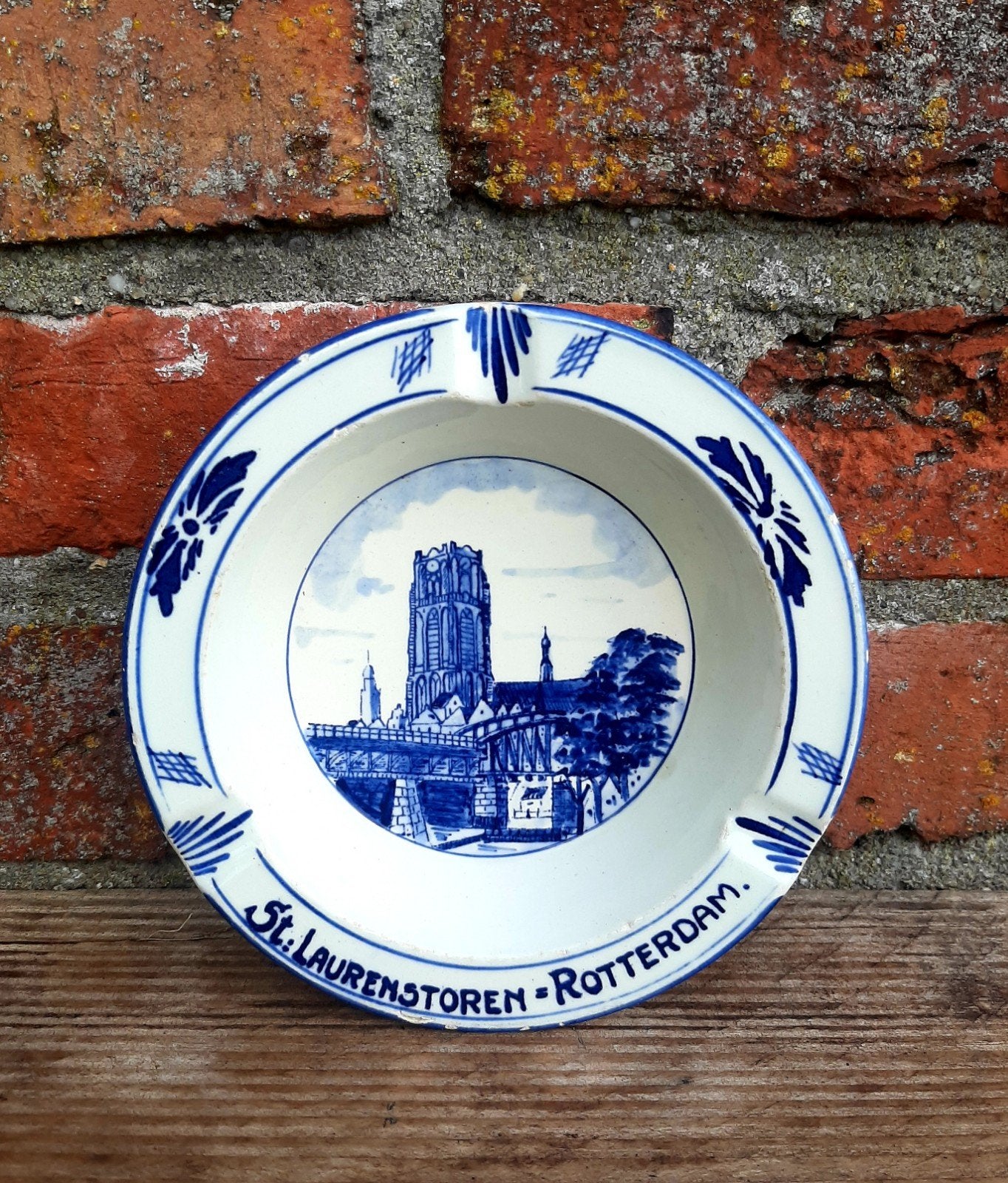 Delfts Blauw Asbak - (Sint - Laurenstoren Kerk / Rotterdam), Verzamelen, Ophalen of Verzenden, Gebruikt, Asbak