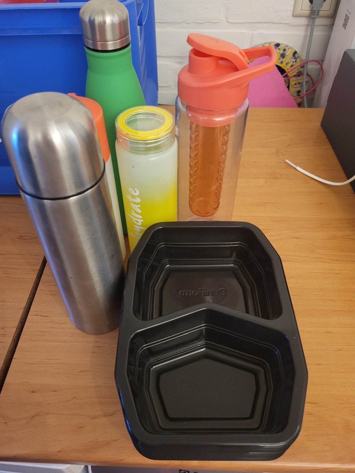 Gratis: Thermosflessen en 2-vaks borden, Ophalen of Verzenden