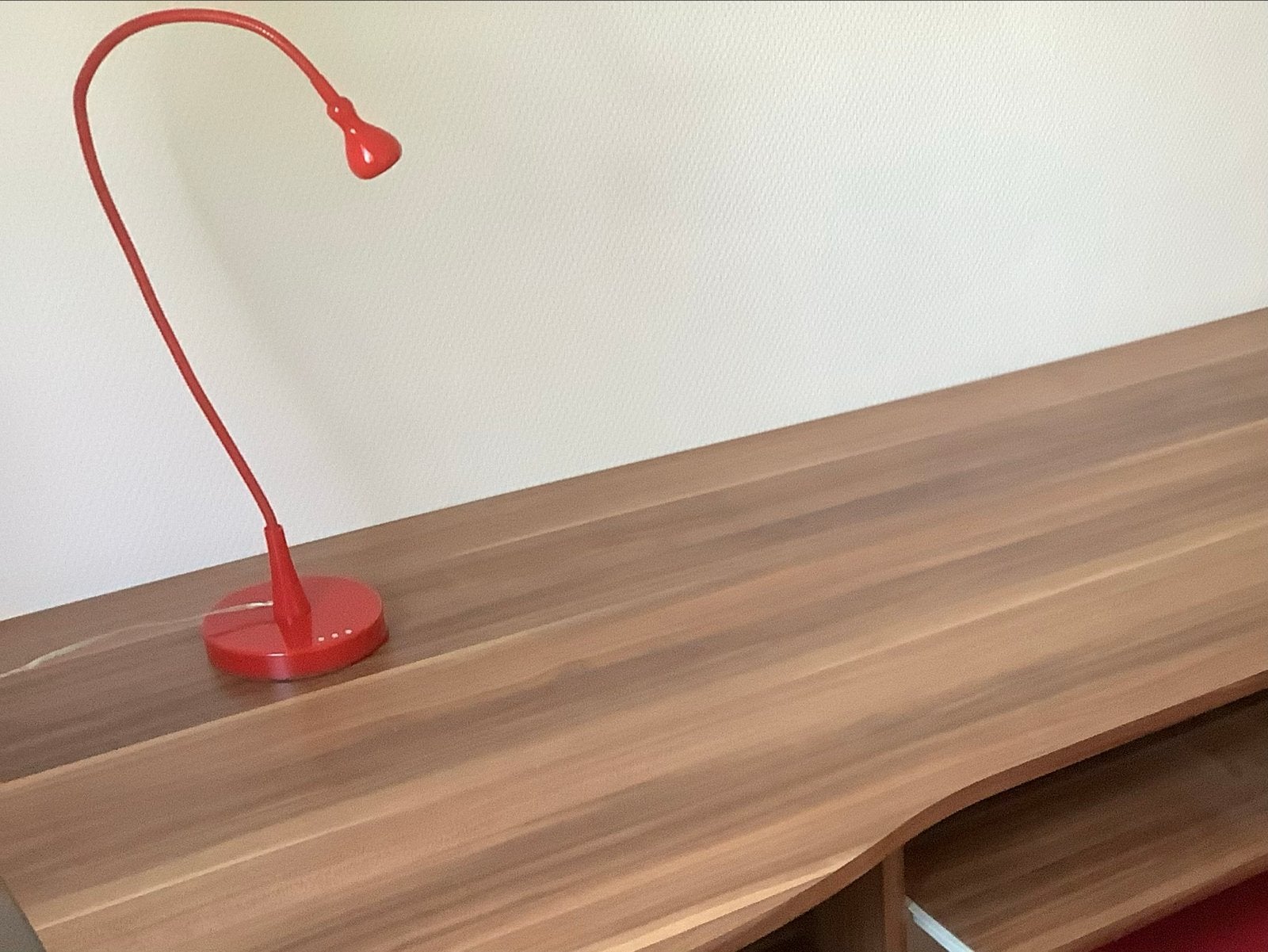 Rode flexibele bureaulamp/tafellamp, Huis en Inrichting, Lampen | Tafellampen, Ophalen, Gebruikt, Rood, IKEA