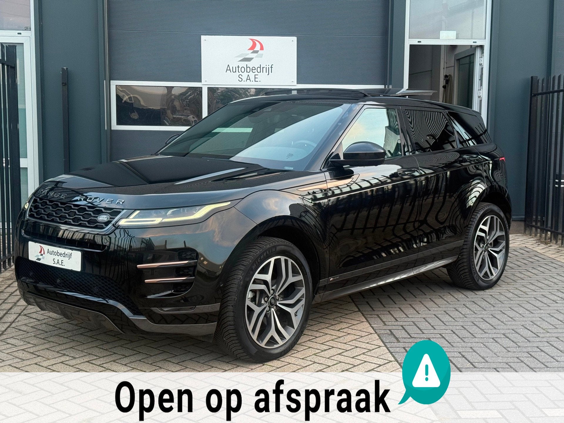 Land Rover Range Rover Evoque 1.5 P300e R-Dynamic SE PANO 36, Auto's, Automaat, 309 pk, Euro 6, Zwart