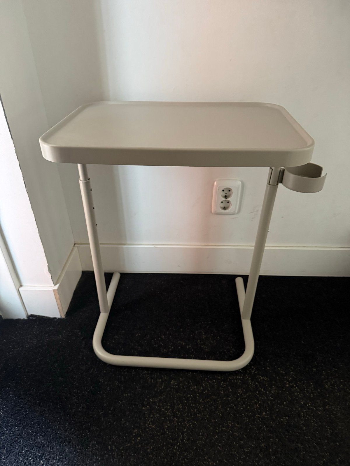 Ikea  vestelbaar  bijzettafeltje met bekerhouder, Ophalen, Minder dan 55 cm, Gebruikt, Metaal of Aluminium