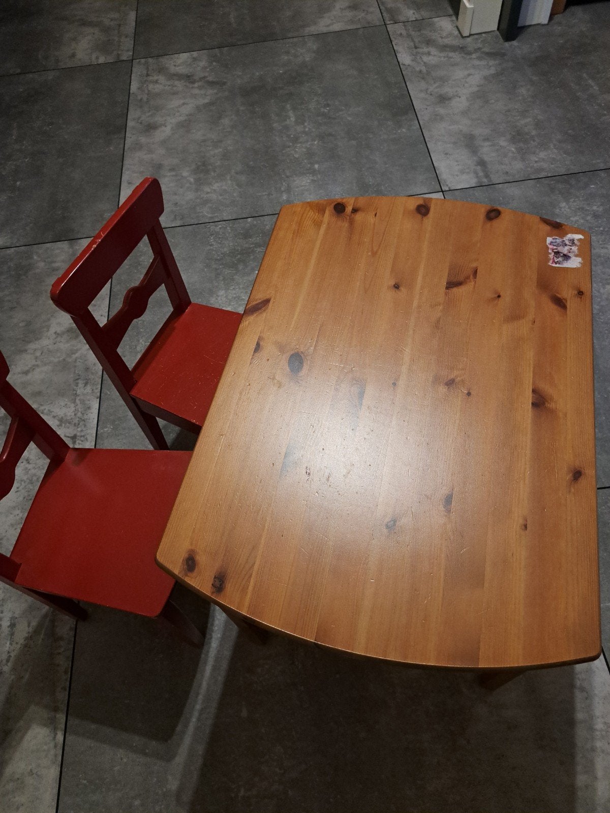 Tafel met 2 stoelen kind ikea Gratis, Ophalen, Gebruikt, Tafel(s) en Stoel(en)