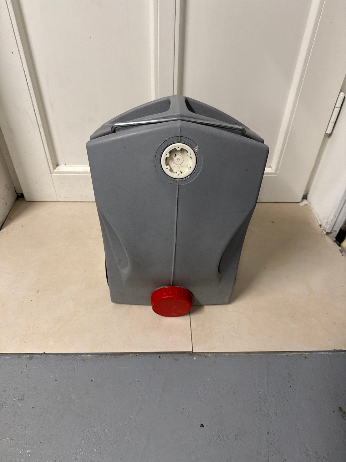 Vuilwatertank voor caravan - Gebruikt, Ophalen, Gebruikt