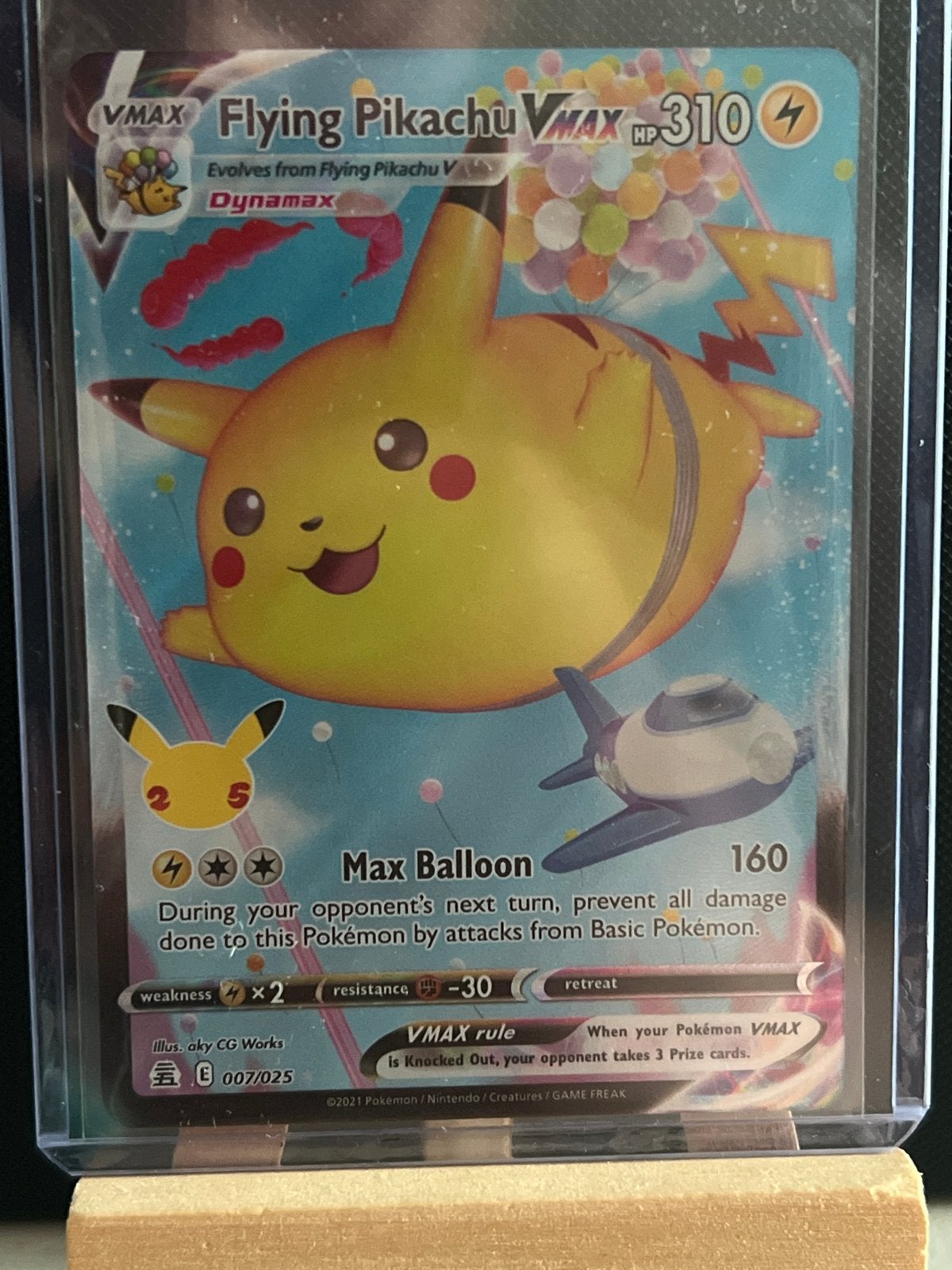 Pokémon Flying Pikachu VMAX 007/025 Celebrations Kaart, Ophalen of Verzenden, Zo goed als nieuw, Losse kaart