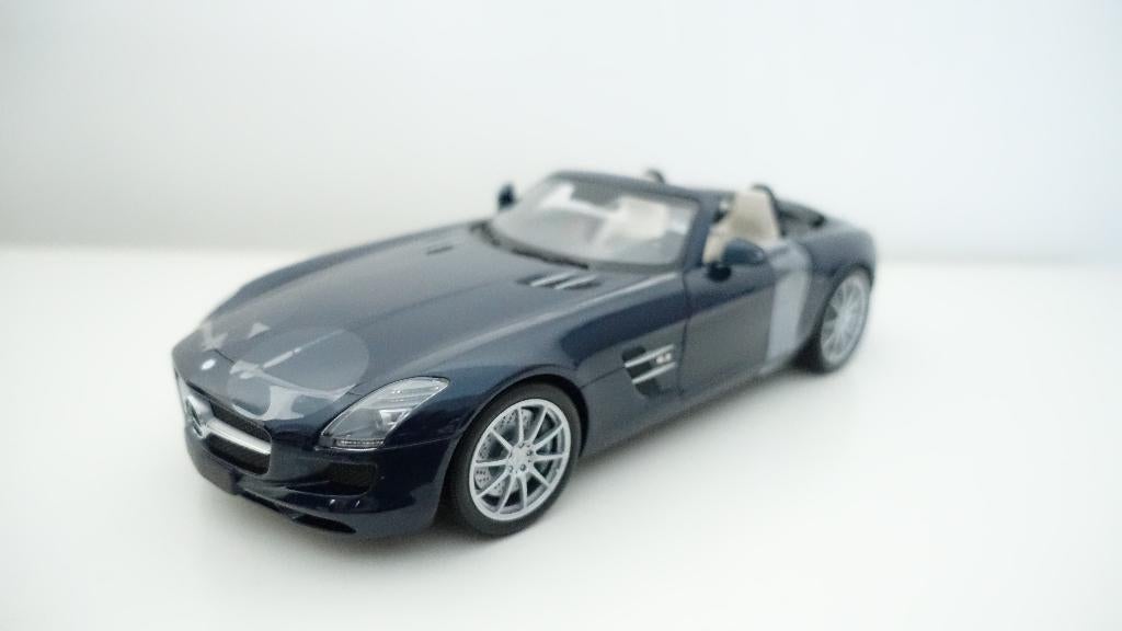 Mercedes-Benz SLS AMG Roadster in schaal 1:18 van MiniChamps, Ophalen of Verzenden, Nieuw, Auto, MiniChamps