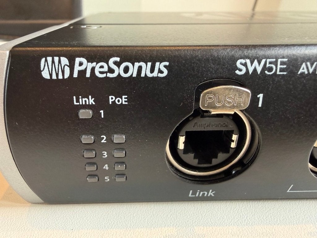 PreSonus SW5E AVB netwerkswitch met PoE - nieuwstaat, Audio, Tv en Foto, Professionele Audio-, Tv- en Video-apparatuur, Ophalen of Verzenden