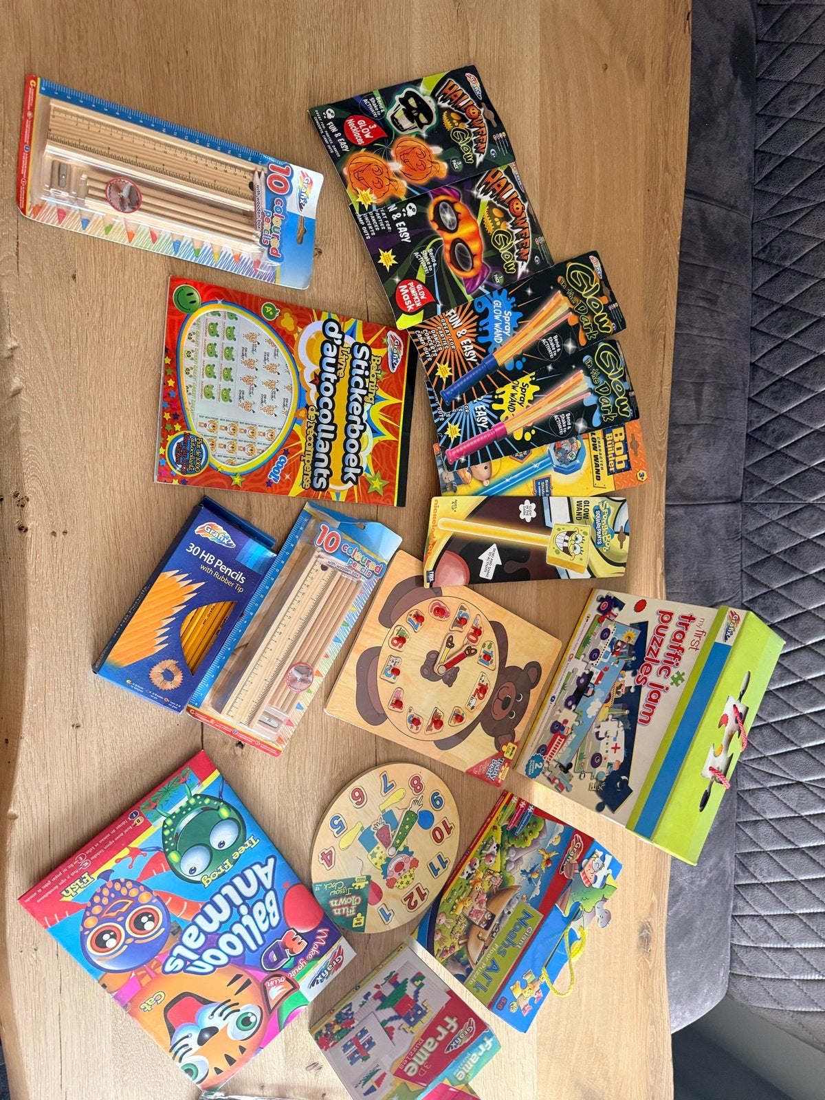 Groot pakket nieuw speelgoed: puzzels, klokken, glow sticks, Ophalen, Nieuw, Meer dan 50 stukjes, Van hout