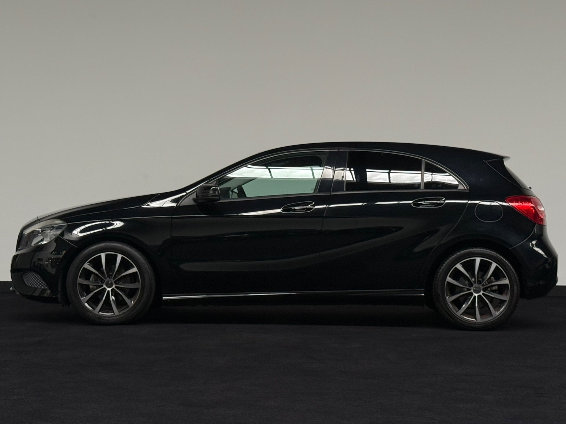 Mercedes-Benz A-klasse 180 Night Sfeer NAP AUTOMAAT, Auto's, Stof, Gebruikt, 4 cilinders, 19 km/l