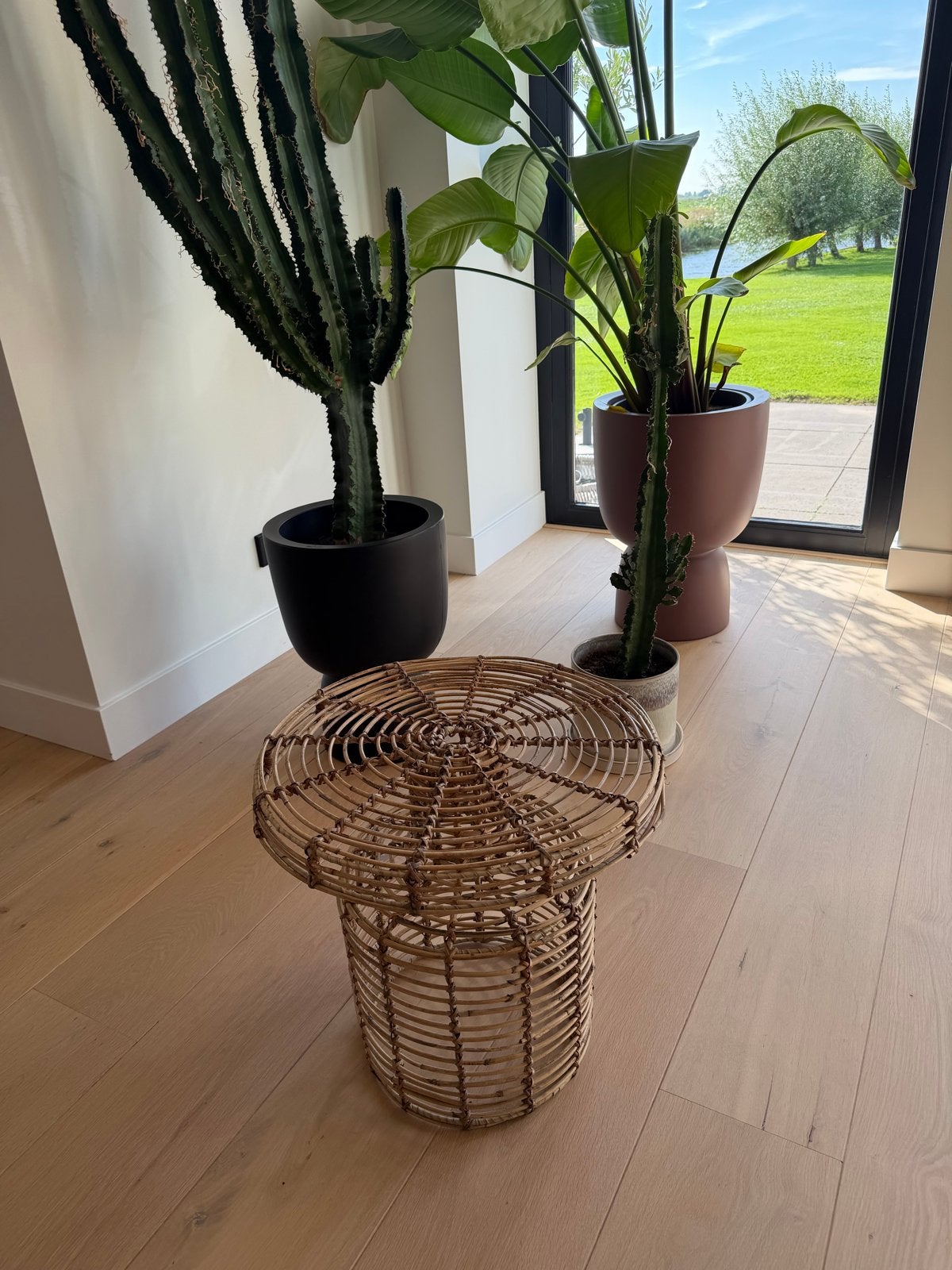 HKliving rotan bijzettafel - Zo goed als nieuw, Huis en Inrichting, Overige materialen, Minder dan 55 cm, Rond, Zo goed als nieuw