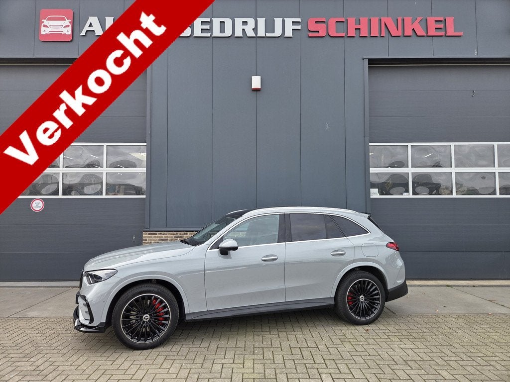 Mercedes-Benz GLC 300e 4MATIC AMG HUD PANO LEDER 360 CAMERA, Auto's, Automaat, Gebruikt, 2000 kg, Automatische klimaatregeling