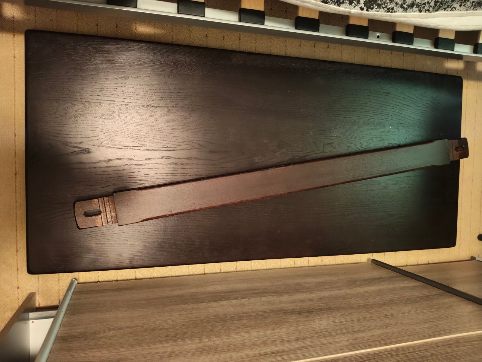 Donker eiken salontafel, Ophalen