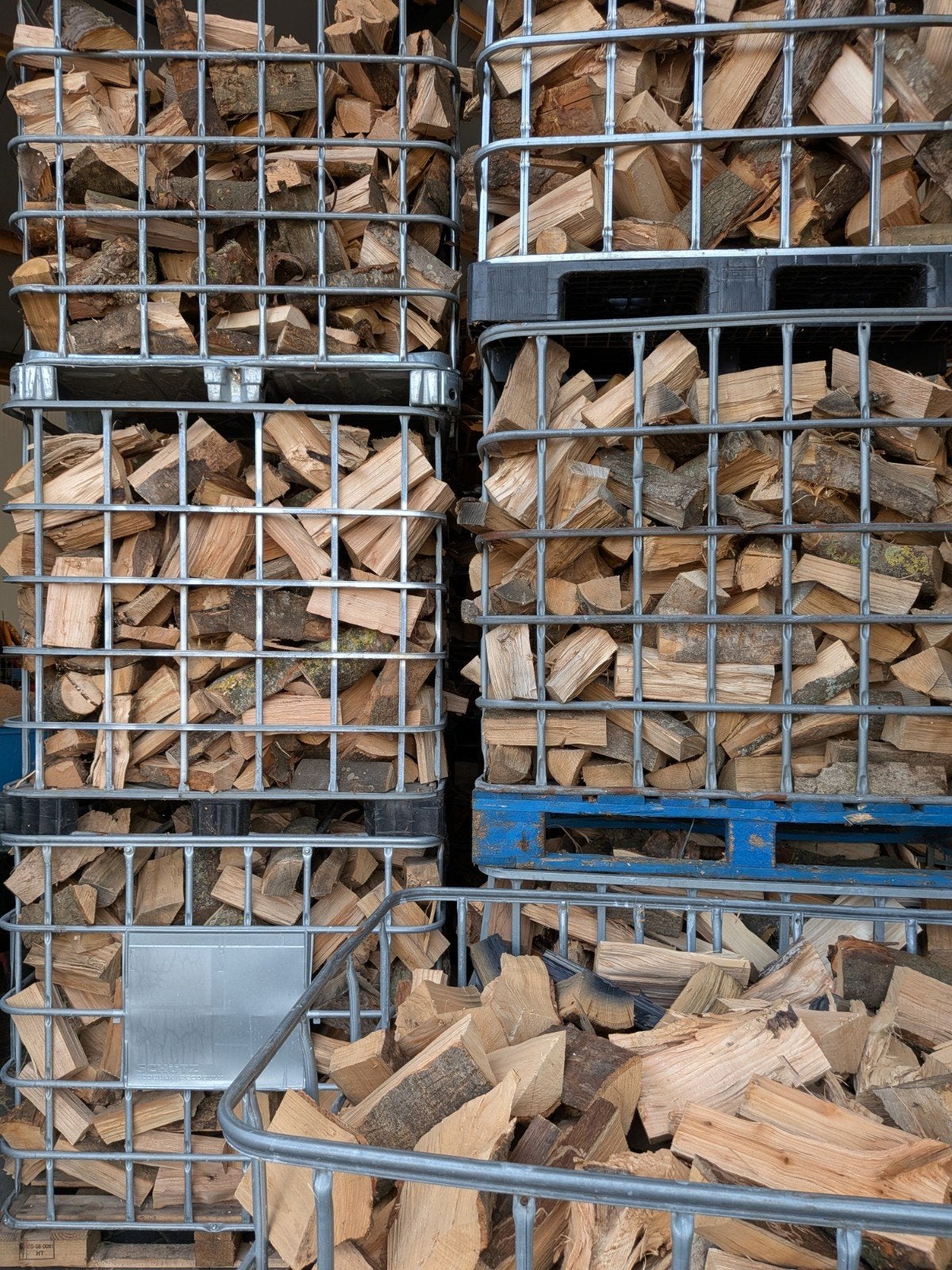 2 bakken eik +2 bakken es droog hout 4,8 kuub voor €550, 3 tot 6 m³, Ophalen, Eikenhout, Blokken