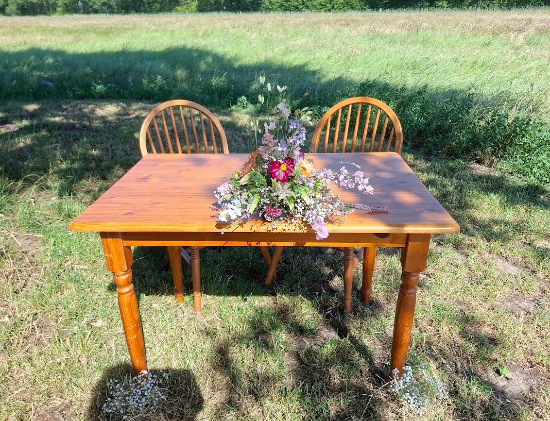 Te huur: Houten eettafel met 2 stoelen ceremonie bruiloft, Ophalen, Gebruikt, 100 tot 150 cm, Tot twee personen