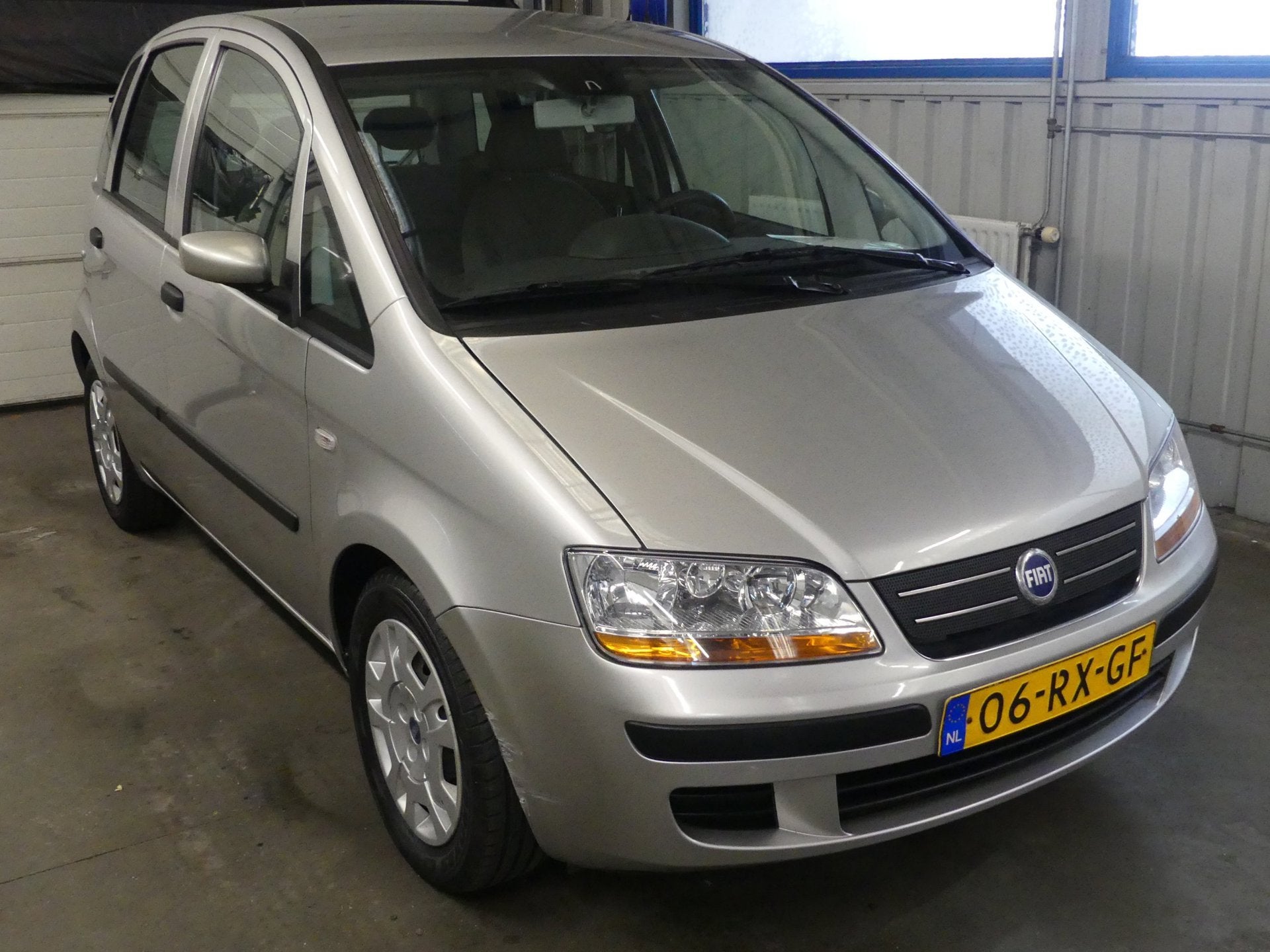 Fiat Idea 1.4-16V Active Plus - Airco - Weinig Km Nap, Auto's, Voorwielaandrijving, Gebruikt, Idea, 400 kg