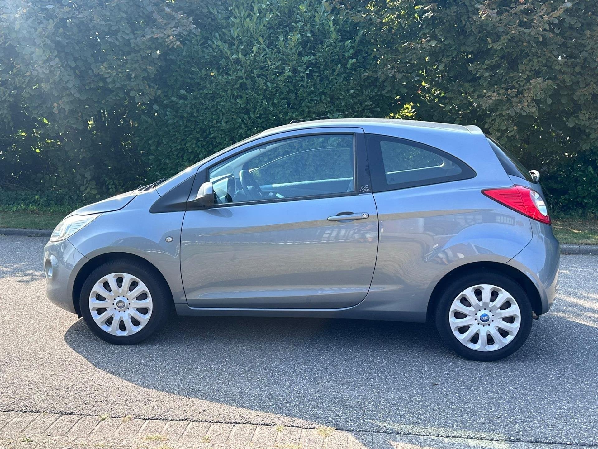 Ford Ka 1.2 Titanium Airco*10-04-2027 APK*Distributieriem ve, Voorwielaandrijving, Dealer onderhouden, Gebruikt, 1242 cc