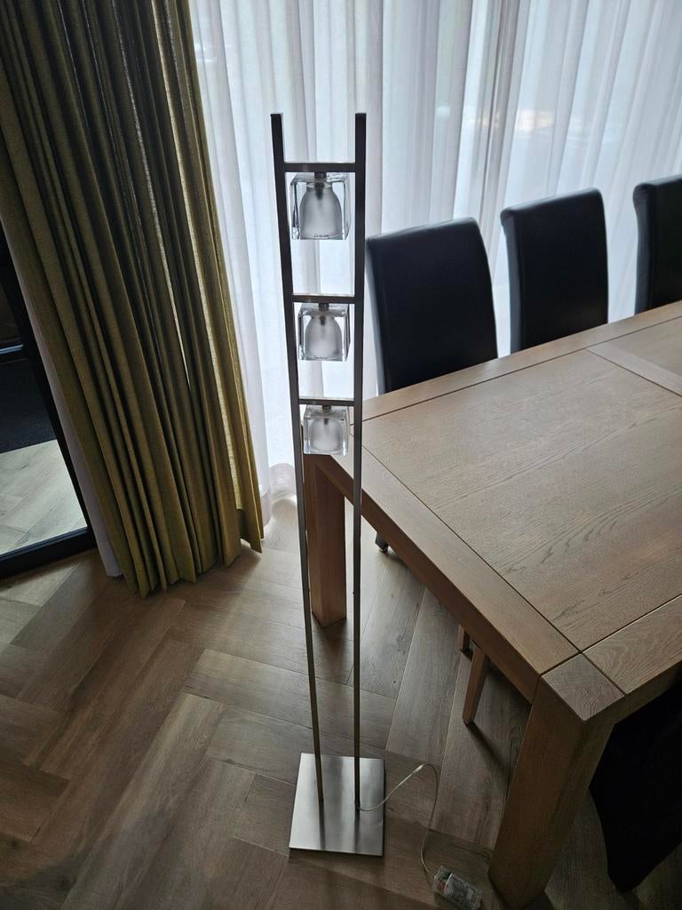 Twee staande lampen, metaal en glas., Ophalen, Zo goed als nieuw, Glas, 150 tot 200 cm