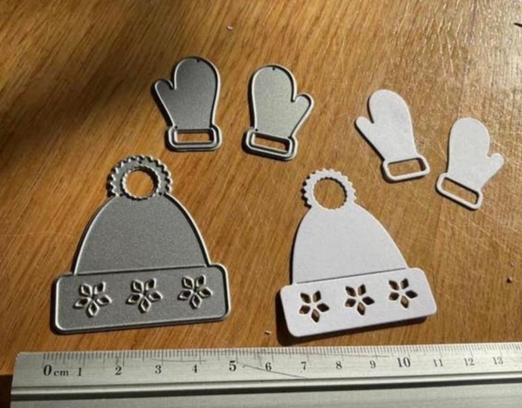 Snijmal set 3 delig muts en wanten 1175, Hobby en Vrije tijd, Ophalen of Verzenden, Zo goed als nieuw, Pons of Mal