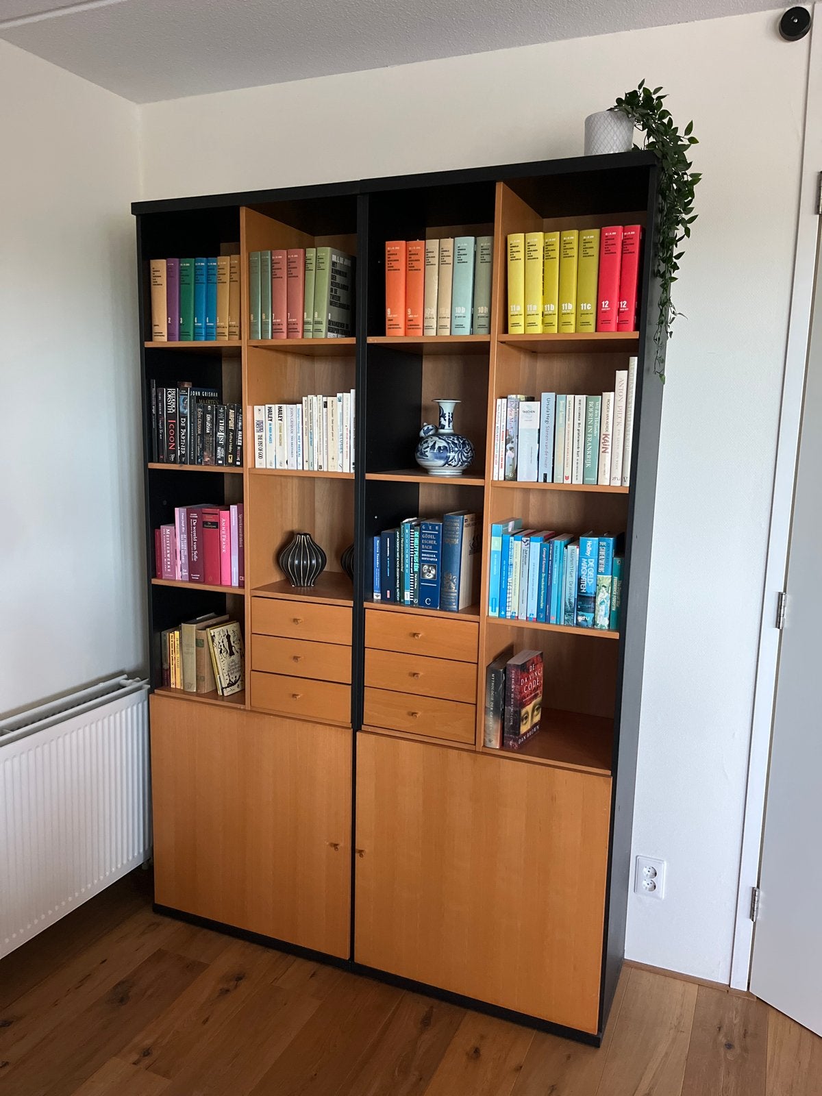 Ruime Boekenkast met Lades en Deuren (Bonde IKEA), Huis en Inrichting, Kasten | Boekenkasten, Ophalen, Gebruikt, 100 tot 150 cm
