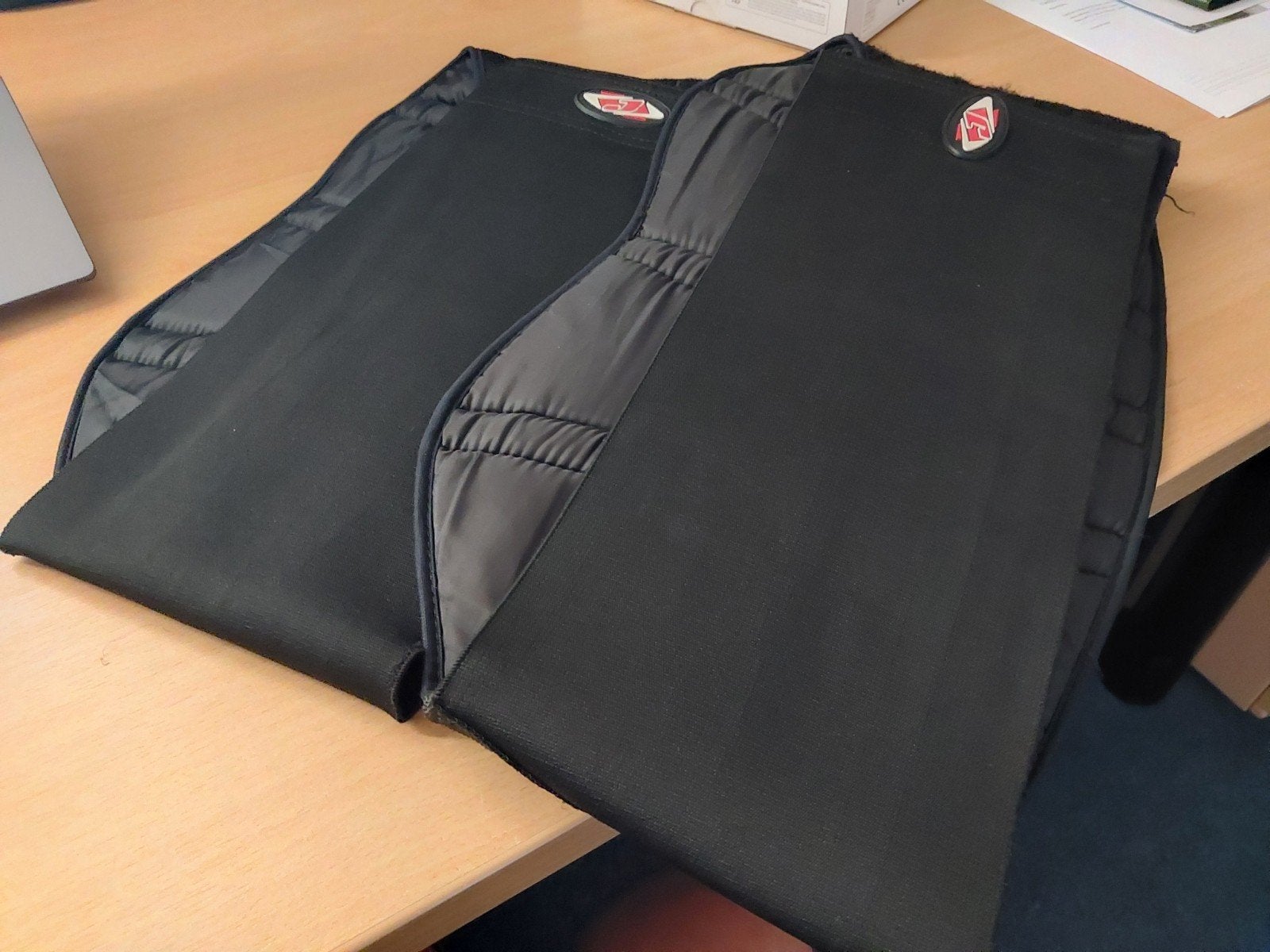 2 niergordels maat S en L, Motoren, Kleding | Motorkleding, Ophalen of Verzenden, Tweedehands, Kinderen, Handschoenen