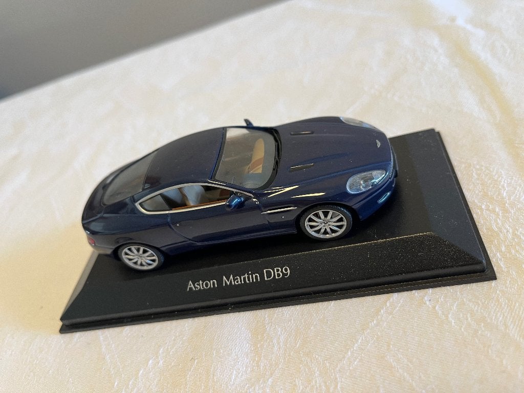MiniChamps Aston Martin DB9 1:43 blauw, Ophalen of Verzenden, Zo goed als nieuw, Auto, MiniChamps