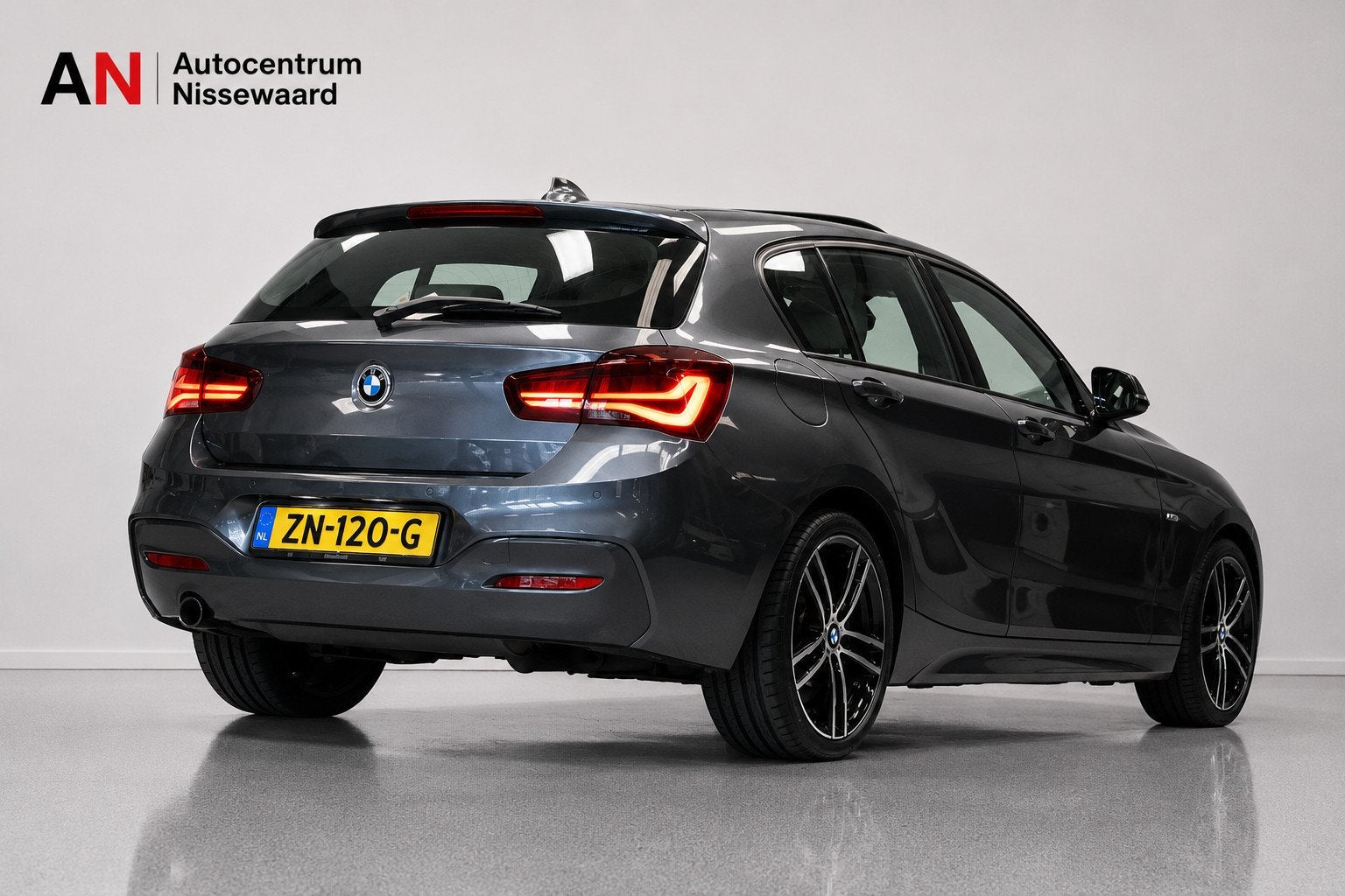 BMW 1-serie 118i Edition M Sport Shadow High Executive, Gebruikt, Bedrijf, 650 kg, 3 cilinders