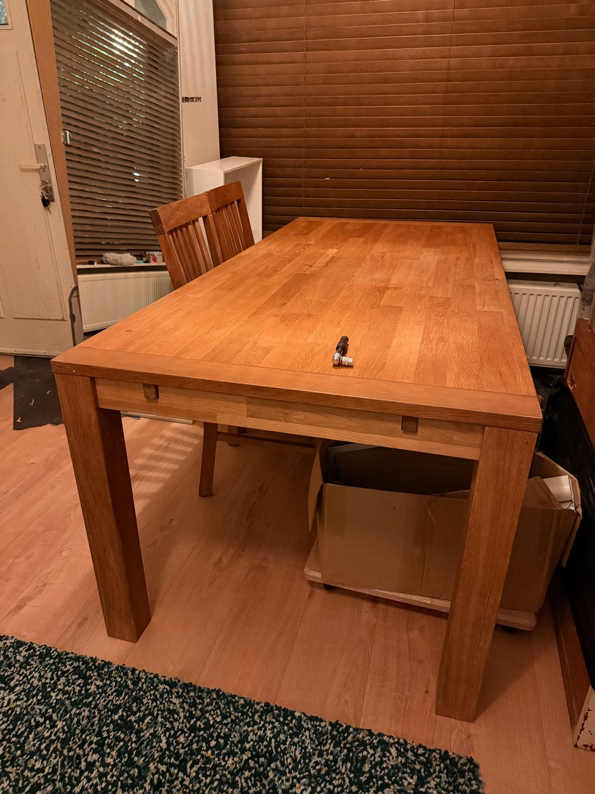 Massief eiken eettafel met 4 stoelen, Huis en Inrichting, Ophalen, Gebruikt, Eikenhout, 50 tot 100 cm