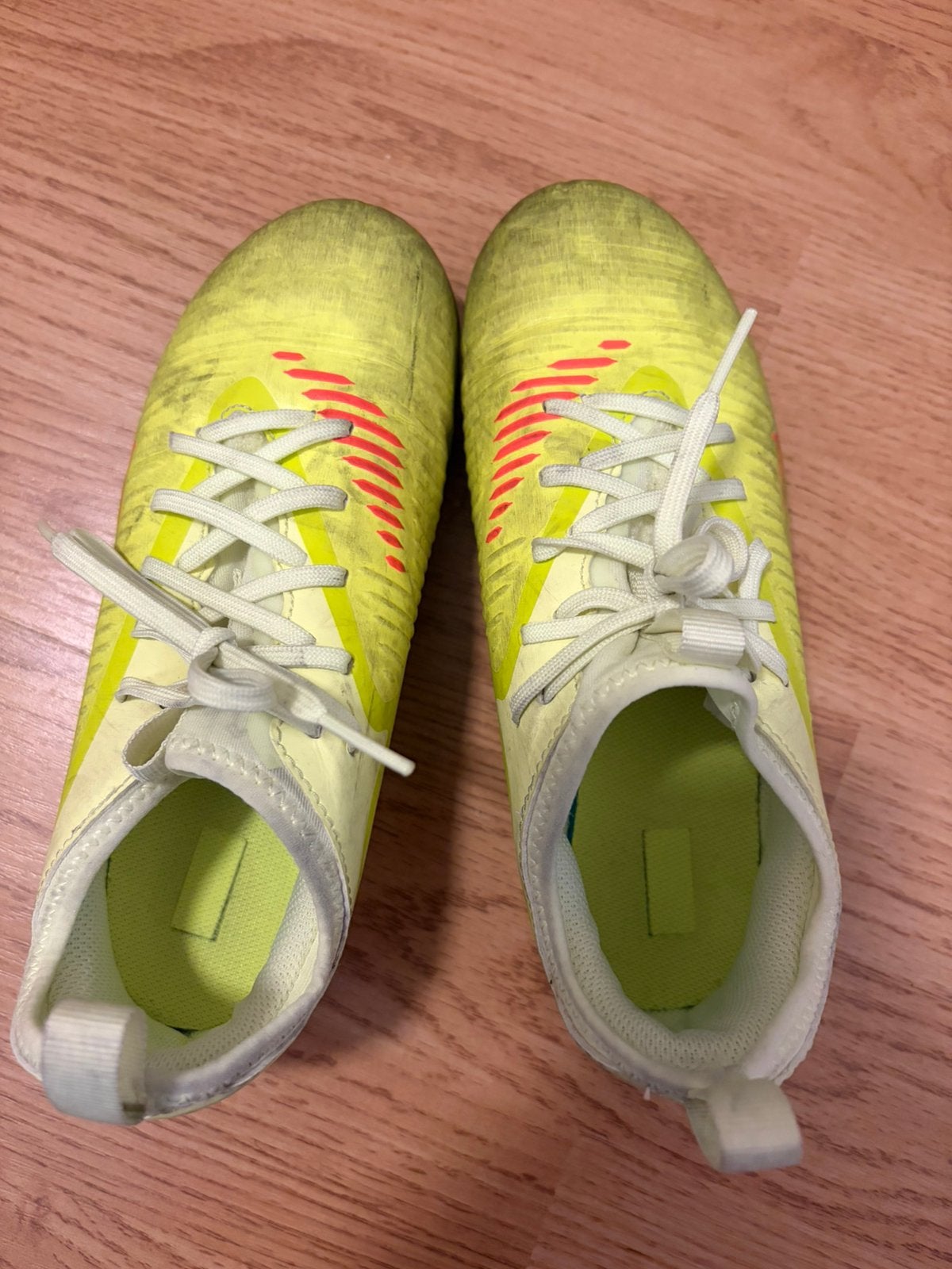 Nike phanton voetbalschoenen geel maat 33, Sport en Fitness, Maat XS of kleiner, Ophalen of Verzenden, Gebruikt, Schoenen