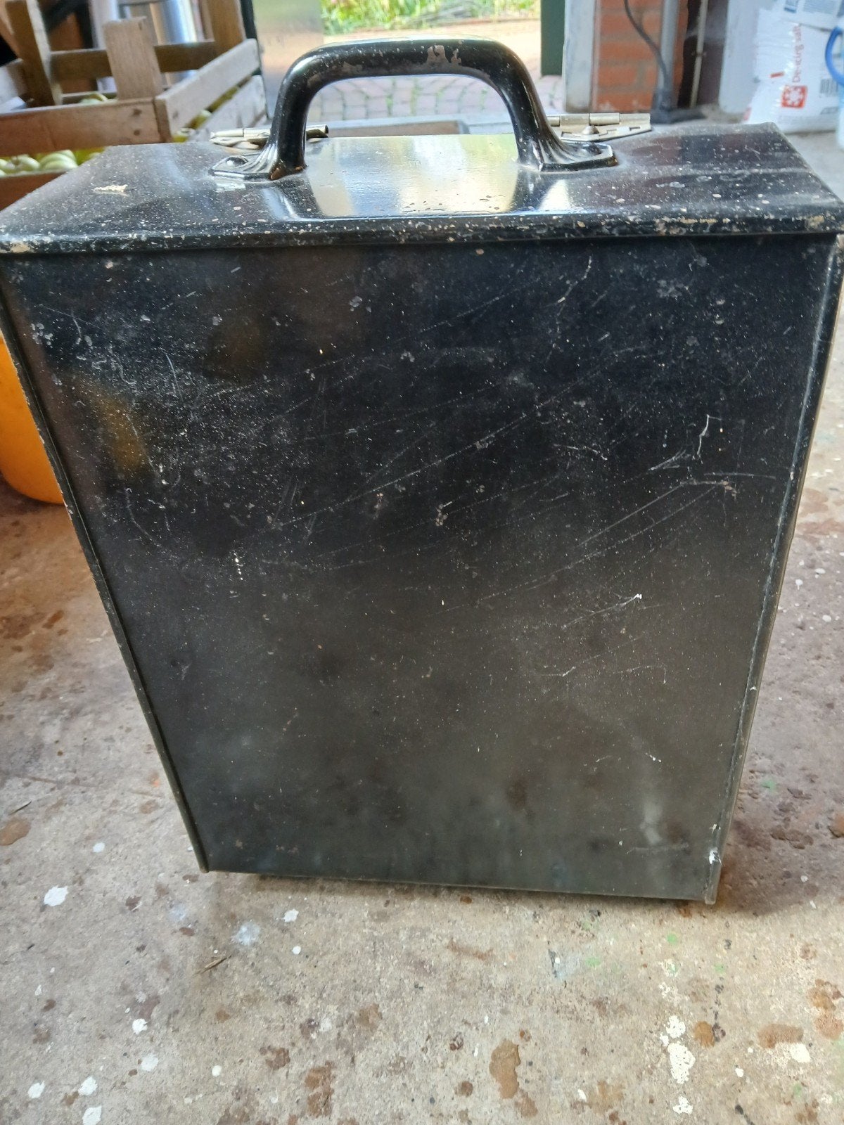 Vintage metalen houtbak, 45  33,5  34cm., Antiek en Kunst, Ophalen