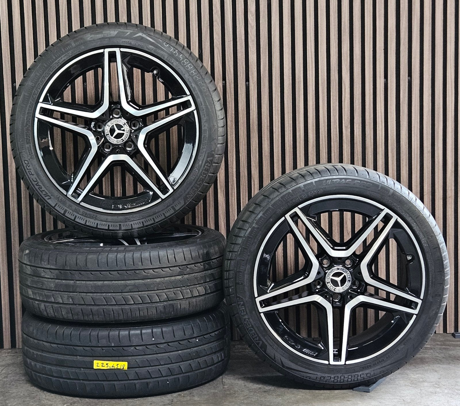 Nette 18" Orig Mercedes AMG Velgen+Banden 5x112 A B C W205, Ophalen, 18 inch, Banden en Velgen, Mercedes