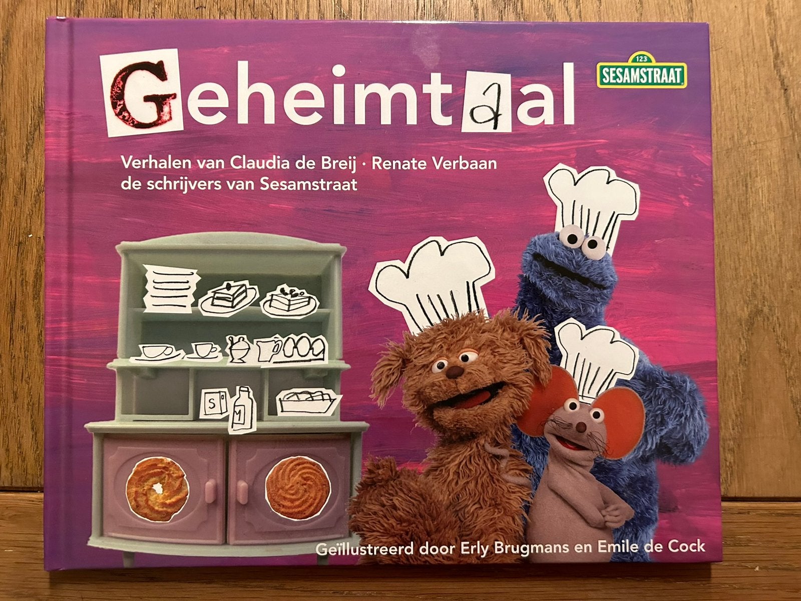 Boek sesamstraat geheimtaal claudia de breij renate verbaan, Ophalen of Verzenden, Gelezen, Fictie algemeen