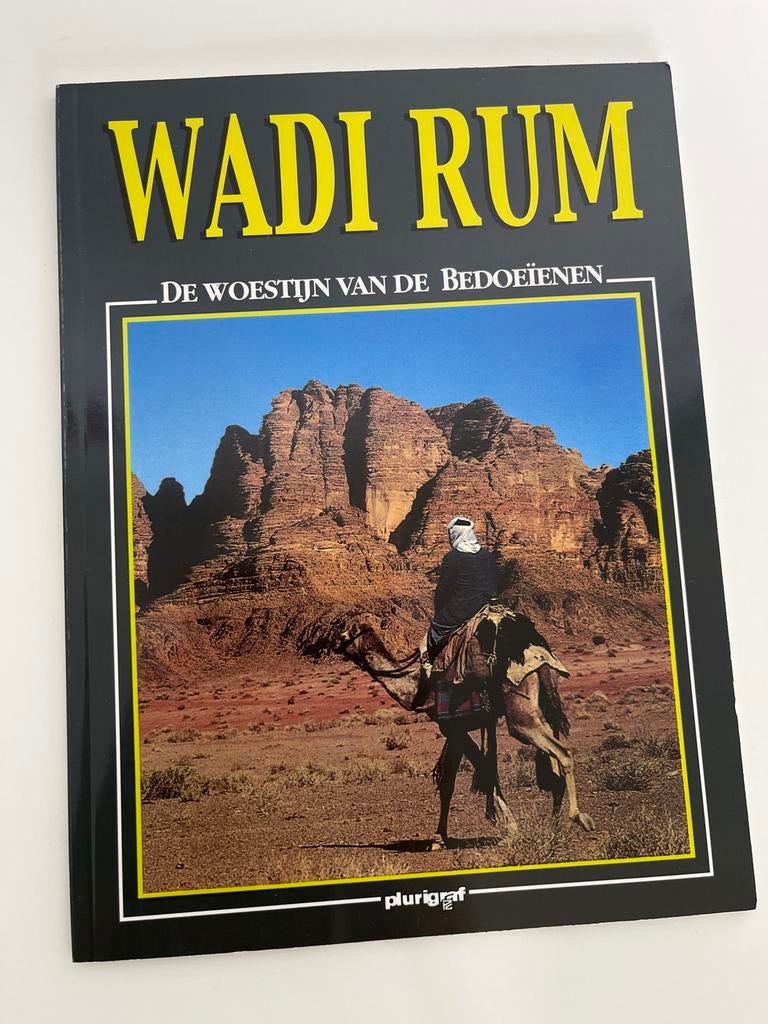 Wadi Rum: De Woestijn van de Bedoeïenen, Overige merken, Ophalen of Verzenden, Zo goed als nieuw, Reisgids of -boek